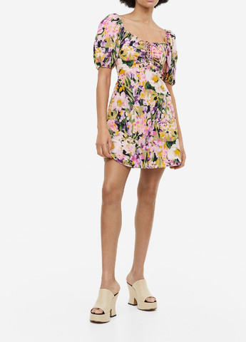 Фиолетовое кэжуал платье H&M с цветочным принтом