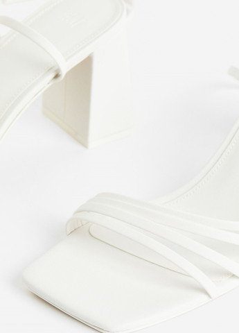 Белые босоножки H&M