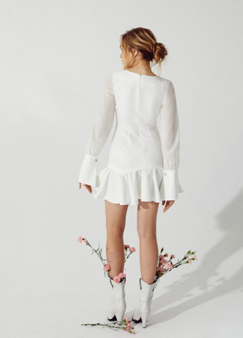 Белое коктейльное приталенное платье актуального оттенка Gepur однотонное