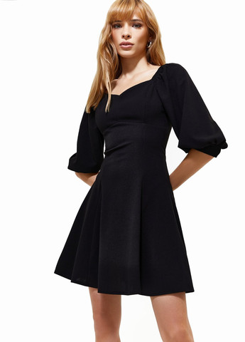 Черное повседневный черное платье с открытыми плечами Gepur однотонное