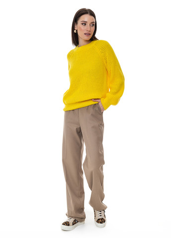 Жовтий вільний светр об’ємної в'язки SVTR
