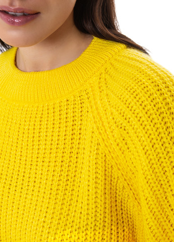 Жовтий вільний светр об’ємної в'язки SVTR