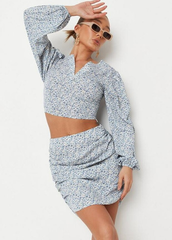 Комбинированная летняя блуза в цветочный принт с вырезом Missguided