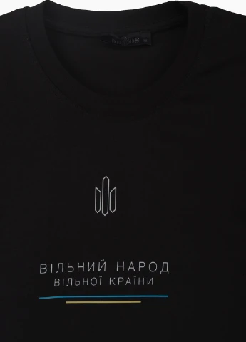 Черная футболка Demos
