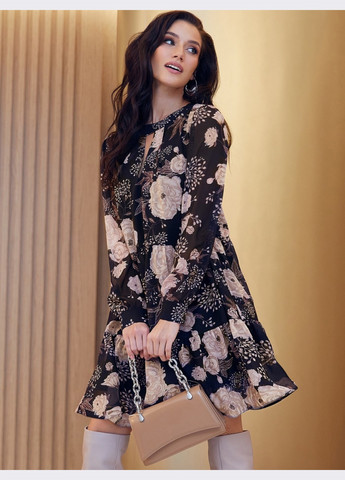 Чорна плаття-трапеція з шифону в квітчастий принт з вирізом чорне Dressa