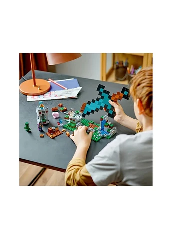 Конструктор Minecraft Форпост із мечем 21244 Lego (257875131)