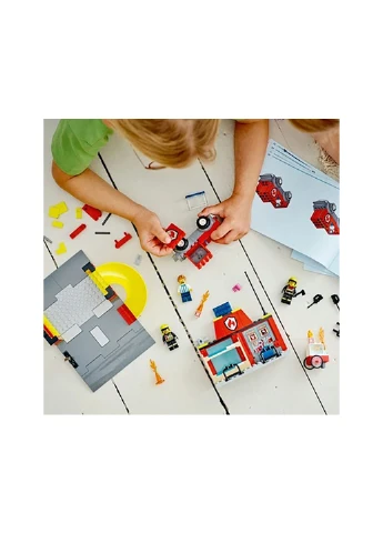 Конструктор City Пожежне депо та пожежна машина 60375 Lego (257875112)
