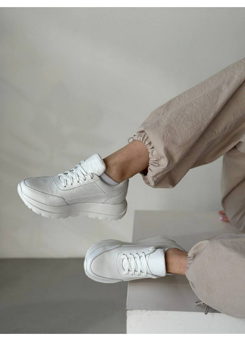 Белые демисезонные женские кожаные кроссовки 40 VZUTIK