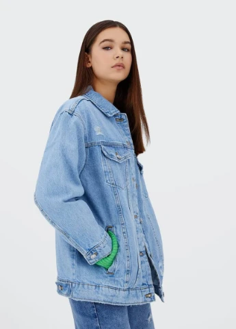 Синяя куртка Stradivarius