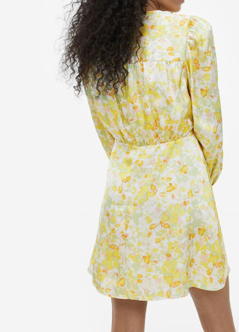 Желтое деловое платье H&M с рисунком