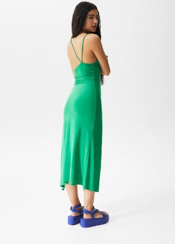 Зеленое платье Pull & Bear