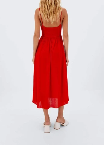 Красное платье Stradivarius