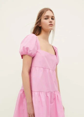 Розовое платье Stradivarius