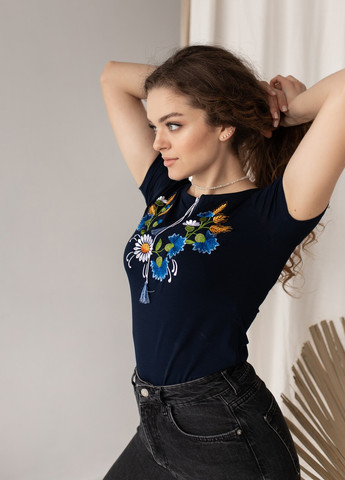 Вишита жіноча футболка "Віночок" MEREZHKA украинская символика синяя кэжуал вискоза