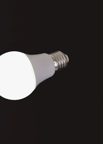 Светодиодная лампа LED E27 9W WW+NW+CW A60 v-dim Brille (258291996)