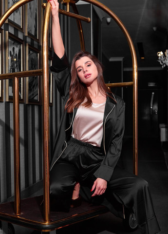 Черная всесезон женская пижама с искуственного шелка Jadone Fashion