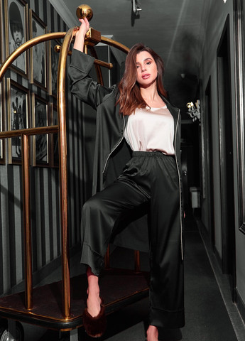 Черная всесезон женская пижама с искуственного шелка Jadone Fashion