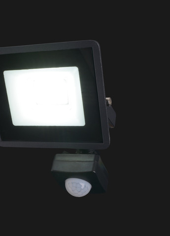 Прожектор светодиодный с датчиком движения HL-19P/30W WW IP65 Brille (258329701)