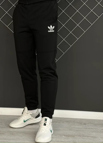 Чорний демісезонний костюм штани чорні adidas (білий лого) + футболка чорна adidas Vakko