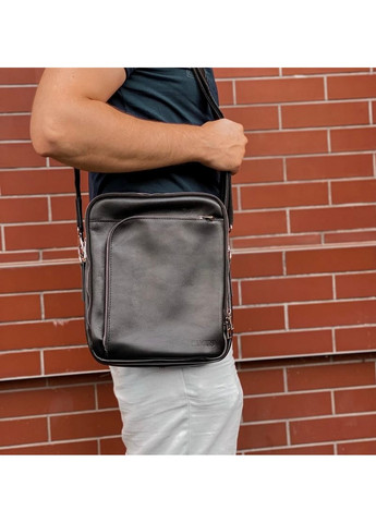Стильная мужская сумка через плечо из кожи 28х23х3,5 см Newery (258415507)