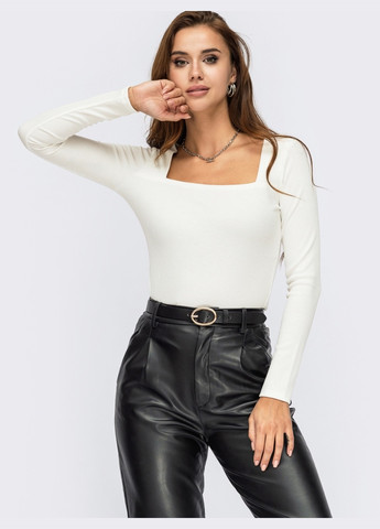 Молочный зимний трикотажный джемпер молочного цвета с квадратным вырезом Dressa