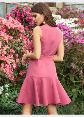 Розовое платье приталенного силуэта с воланом по низу розовое Dressa