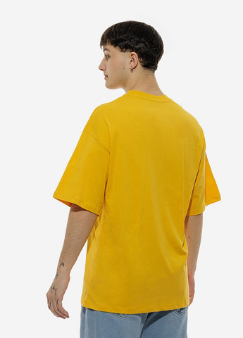 Жовта чоловіча футболка з принтом PLUS EIGHTEEN