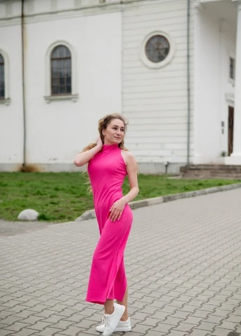 Фуксинова (кольору Фукія) кежуал сукня приталеного силуету V.O.G. однотонна