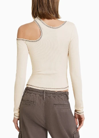Молочний літній светр Bershka