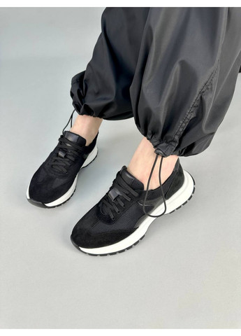 Черные демисезонные женские замшевые кроссовки 38 VZUTIK