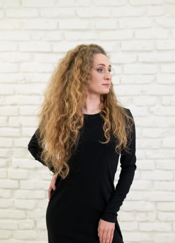 Чорна кежуал базова сукня V.O.G. однотонна