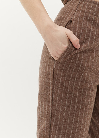 Коричневые кэжуал демисезонные брюки Garne