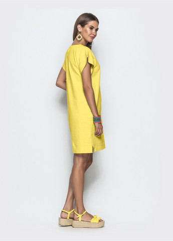 Жовтий сукня жовтого кольору з декором на поличці Dressa