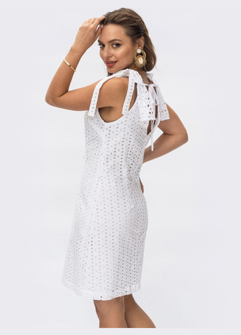 Білий біле плаття з прошви з відкритою спинкою Dressa