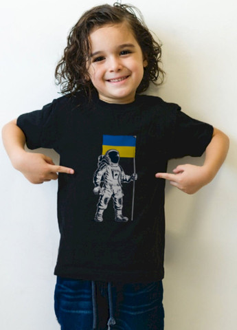 Черная демисезонная футболка детская черная патриотическая "космонавт" YAPPI