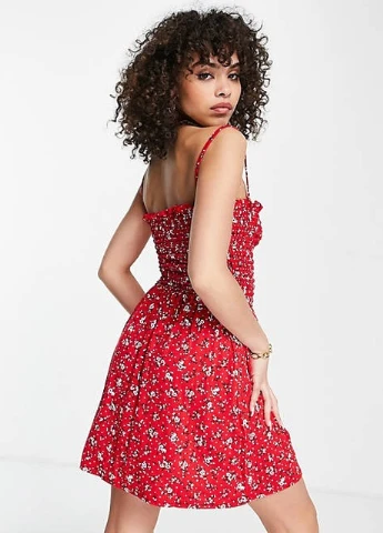 Червона сукня Missguided