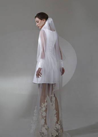 Белое вечернее платье а-силуэт Lolita однотонное