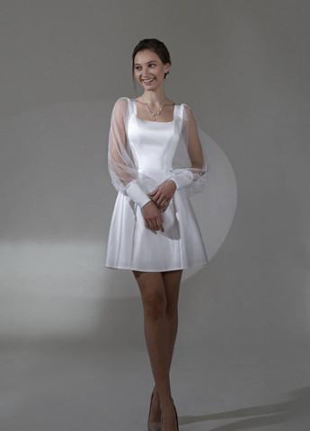 Белое вечернее платье а-силуэт Lolita однотонное