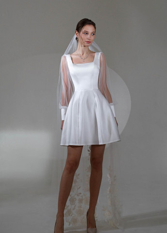 Белое вечернее платье а-силуэт Lolita однотонное