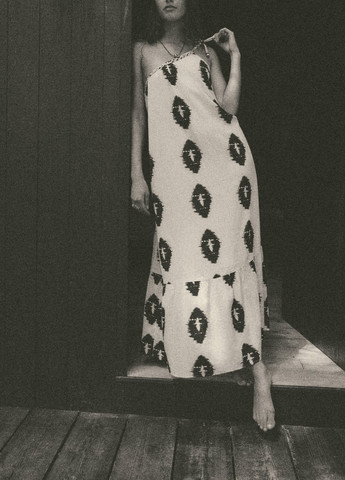Молочное повседневный платье Zara с геометрическим узором