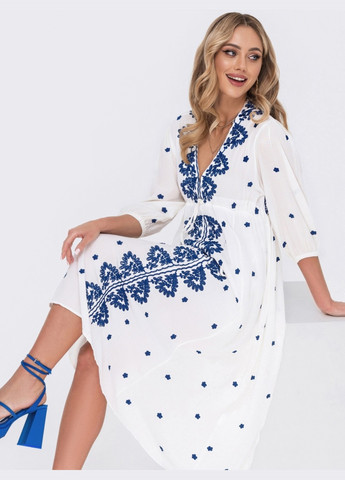 Молочное кэжуал хлопковое кежуал платье молочного цвета с вышивкой клеш Dressa с орнаментом