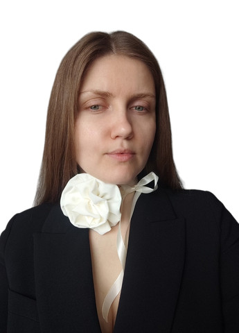 Трендовий чокер шовкова троянда молочного кольору на стрічці, квітка чокер, прикраса на шию з трояндою Ksenija Vitali (259318169)