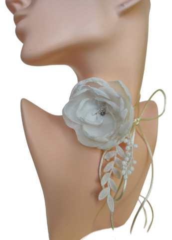 Чокер на шею цветок с розой на шнурке белого цвета, украшение на шею шифоновая роза Ksenija Vitali (259318164)
