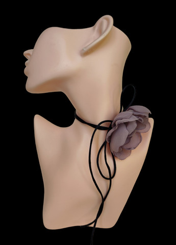 Трендовий чокер троянда пудрового кольору на шнурку, чокер квітка, прикраса на шию з трояндою з шифону Ksenija Vitali (259318159)