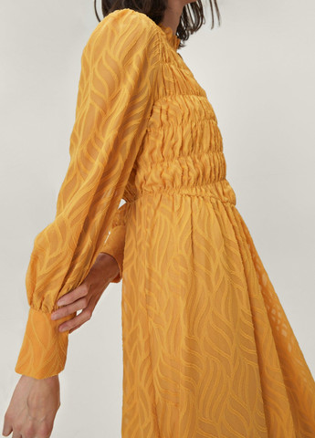Жовтий кежуал текстуроване плаття максі зі складаннями Nasty Gal однотонна