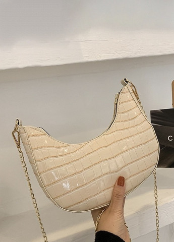 Женская маленькая сумочка рептилия багет крокодиловая кожа с золотой цепочкой бежевая молочная No Brand (259474662)