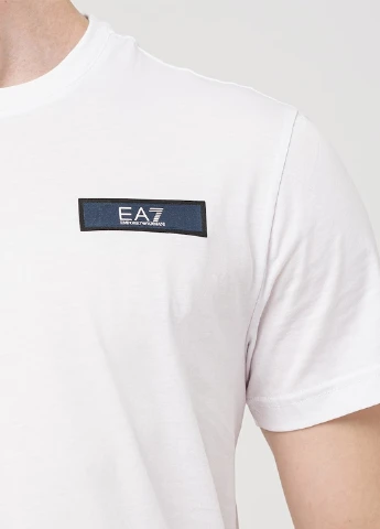 Белая футболка EA7