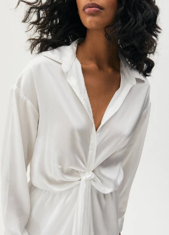 Белое платье Pull & Bear