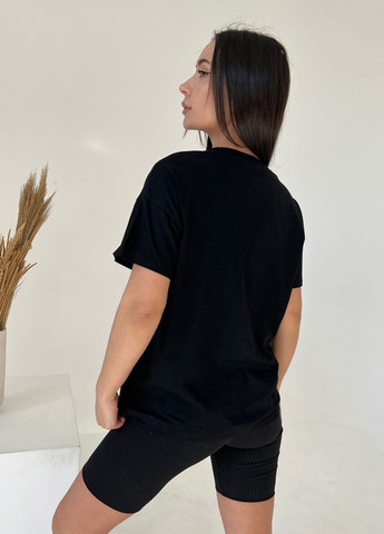 Черная летняя черная футболка оверсайз с цветным принтом Magnet