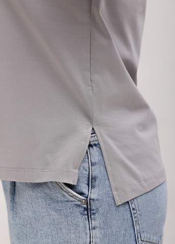 Серая всесезон футболка женская серая прямая с вышивкой оленя с коротким рукавом JEANSclub Прямая